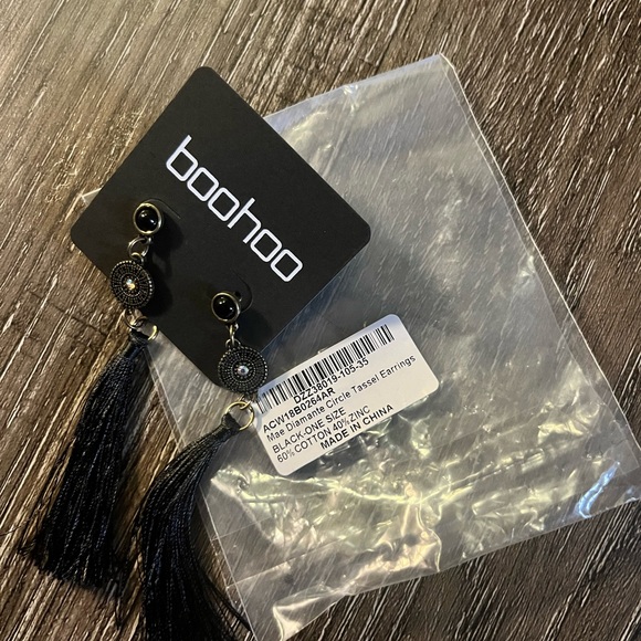 Must bundle. Boohoo tassle earrings - Picture 4 of 4